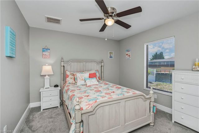 910 SW 12th TER, Cape Coral, FL 33991