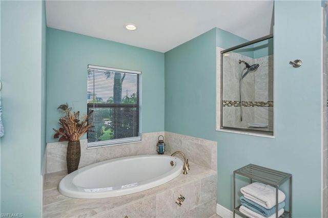 910 SW 12th TER, Cape Coral, FL 33991