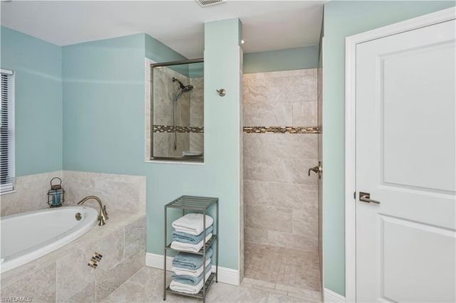 910 SW 12th TER, Cape Coral, FL 33991