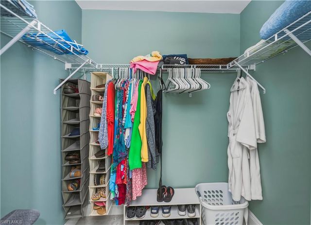 910 SW 12th TER, Cape Coral, FL 33991