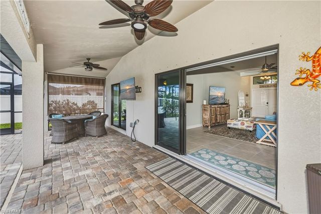 910 SW 12th TER, Cape Coral, FL 33991