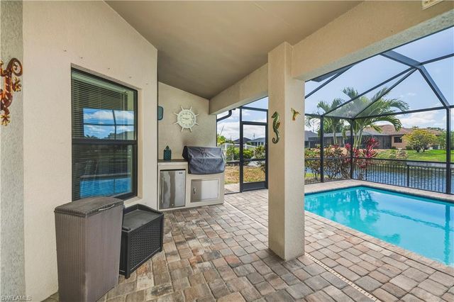 910 SW 12th TER, Cape Coral, FL 33991