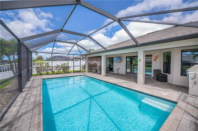 910 SW 12th TER, Cape Coral, FL 33991