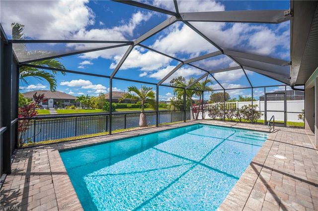 910 SW 12th TER, Cape Coral, FL 33991