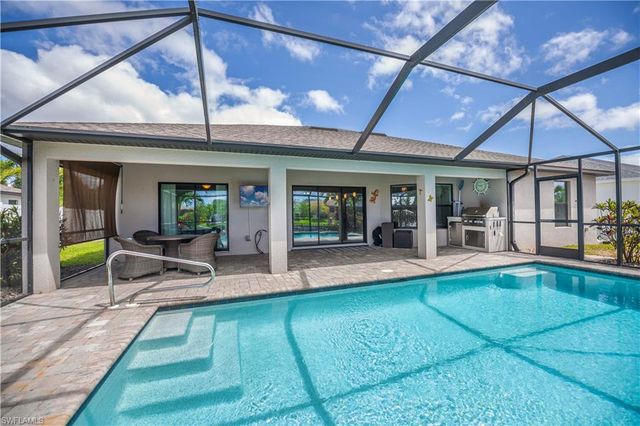 910 SW 12th TER, Cape Coral, FL 33991