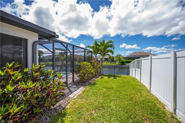 910 SW 12th TER, Cape Coral, FL 33991