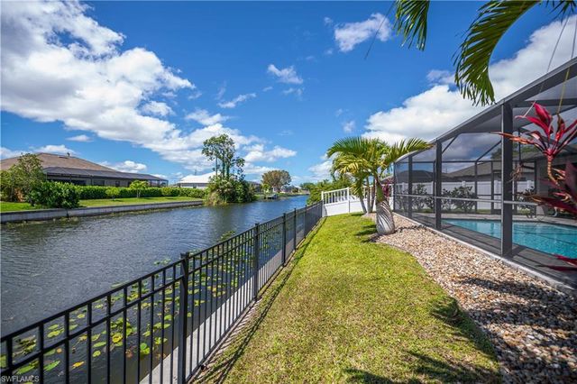 910 SW 12th TER, Cape Coral, FL 33991