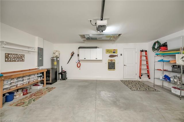 910 SW 12th TER, Cape Coral, FL 33991