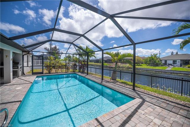 910 SW 12th TER, Cape Coral, FL 33991