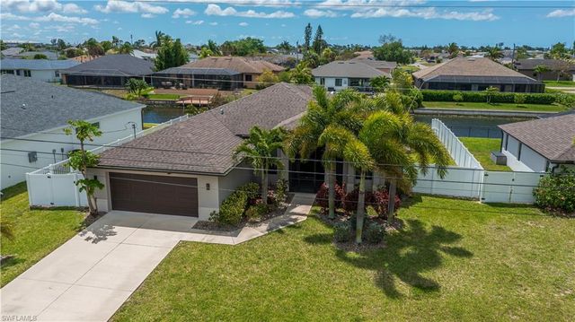 910 SW 12th TER, Cape Coral, FL 33991