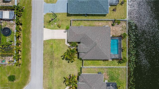 910 SW 12th TER, Cape Coral, FL 33991