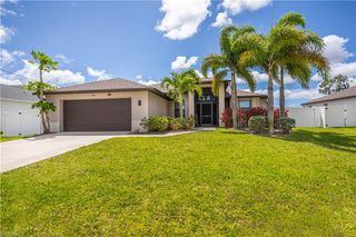 910 SW 12th TER, Cape Coral, FL 33991