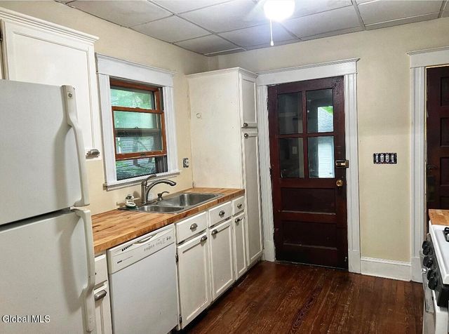 14 Bleeker Avenue, Troy, NY 12180