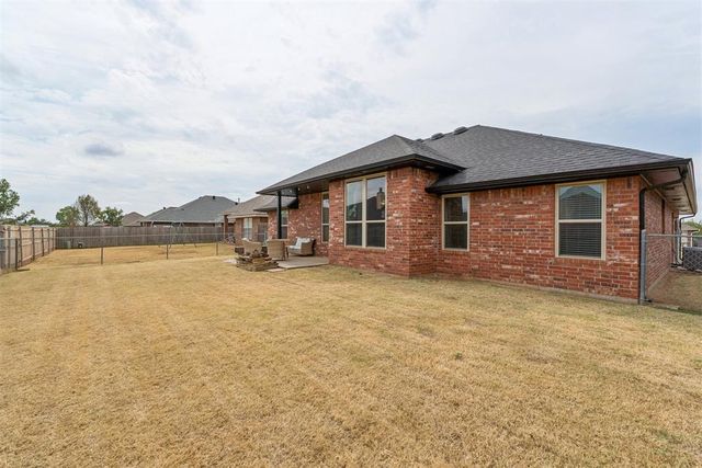 616 Madeline Lane, Moore, OK 73160