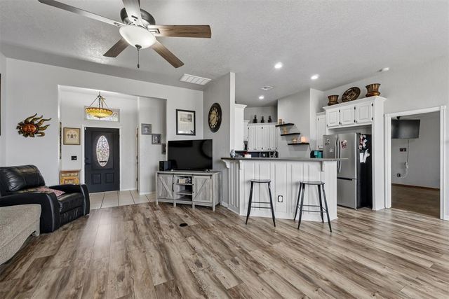 616 Madeline Lane, Moore, OK 73160