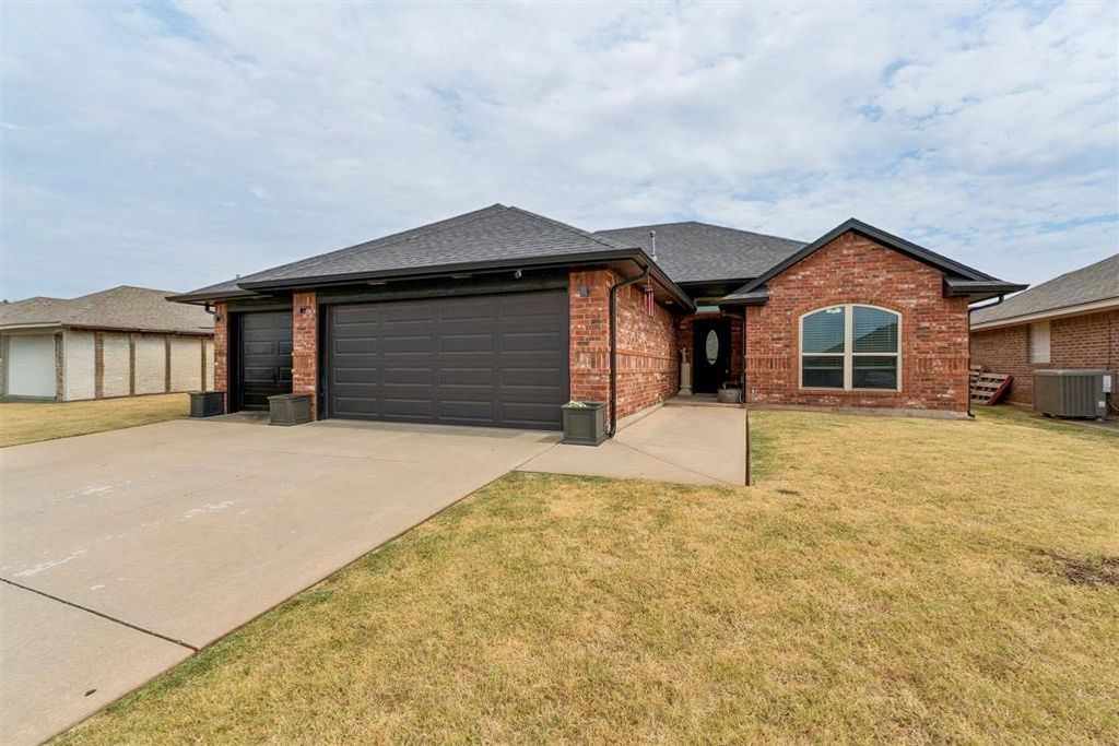 616 Madeline Lane, Moore, OK 73160