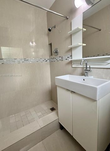 823 NE 10th St 3, Hallandale Beach, FL 33009