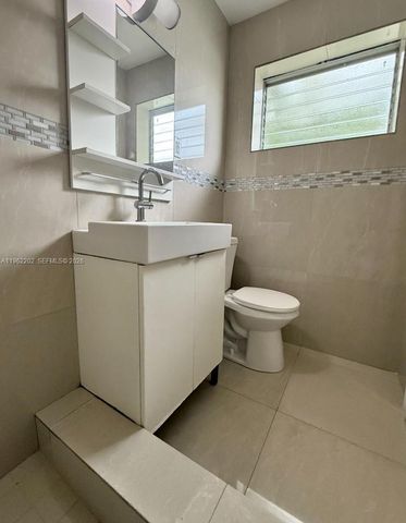 823 NE 10th St 3, Hallandale Beach, FL 33009