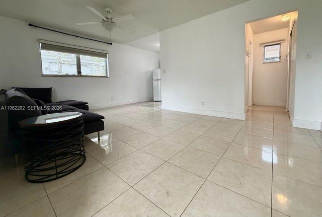 823 NE 10th St 3, Hallandale Beach, FL 33009