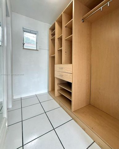 823 NE 10th St 3, Hallandale Beach, FL 33009