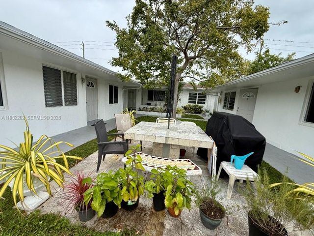 823 NE 10th St 3, Hallandale Beach, FL 33009