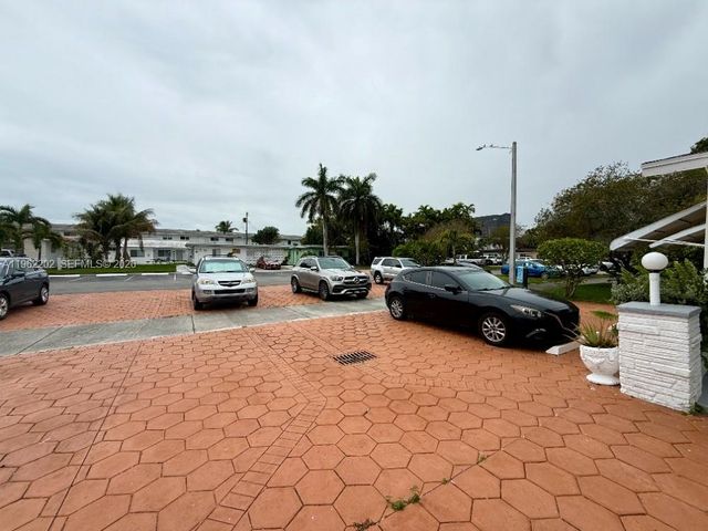 823 NE 10th St 3, Hallandale Beach, FL 33009