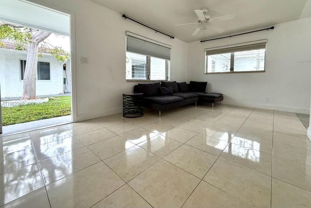 823 NE 10th St 3, Hallandale Beach, FL 33009