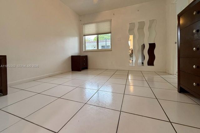 823 NE 10th St 3, Hallandale Beach, FL 33009