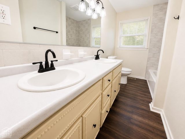 1804 Deerwood Drive, Jonesboro, AR 72404
