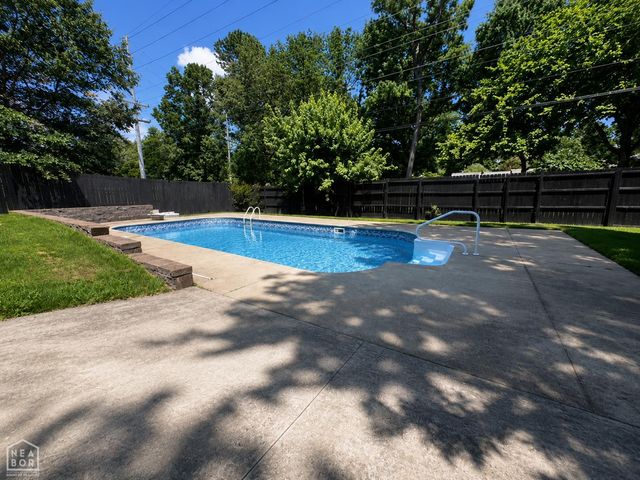 1804 Deerwood Drive, Jonesboro, AR 72404
