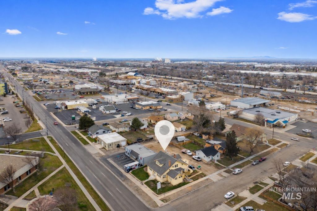 424 3rd St S, Nampa, ID 83651