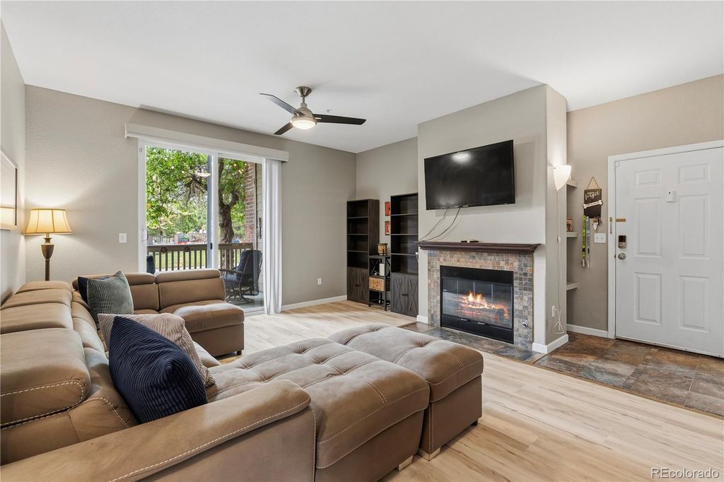 1691 W Canal Circle 1117, Littleton, CO 80120