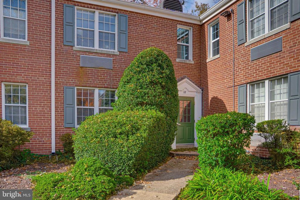 18 AUBURN CT #A, Alexandria, VA 22305
