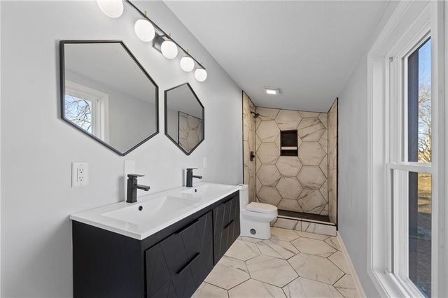 236 S Ash Street, Ottawa, KS 66067