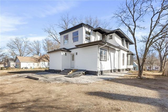 236 S Ash Street, Ottawa, KS 66067