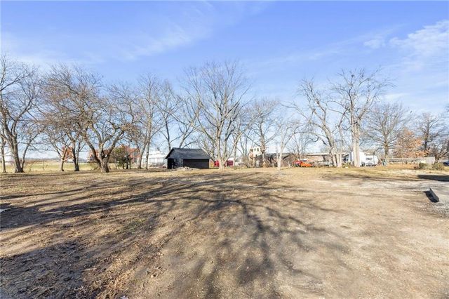 236 S Ash Street, Ottawa, KS 66067