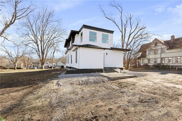 236 S Ash Street, Ottawa, KS 66067