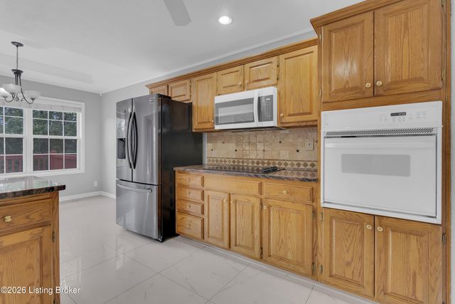 6807 Brighton Springs Ln, Louisville, KY 40291