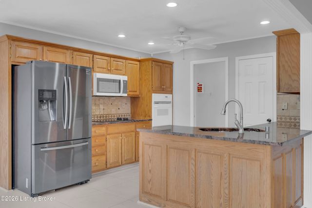 6807 Brighton Springs Ln, Louisville, KY 40291