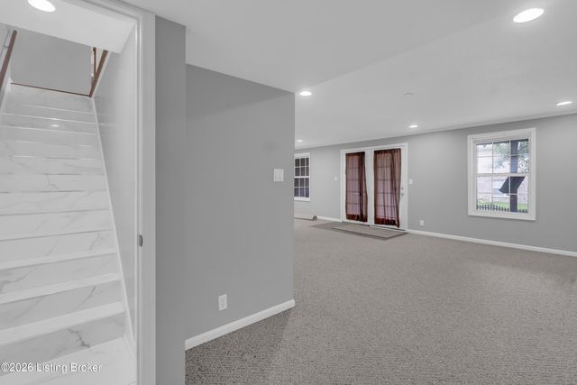 6807 Brighton Springs Ln, Louisville, KY 40291