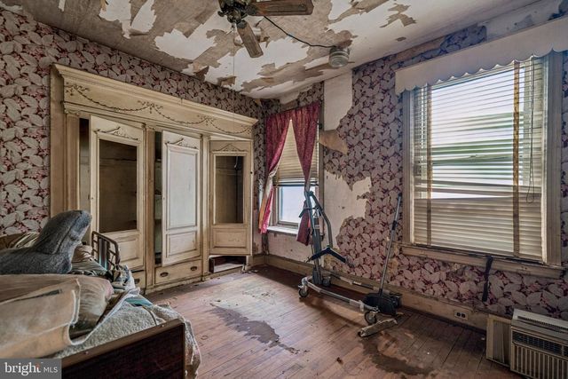 2333 W HAGERT ST, Philadelphia, PA 19132