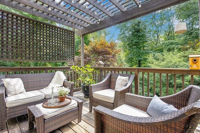 7 Pond St, Hopkinton, MA 01748