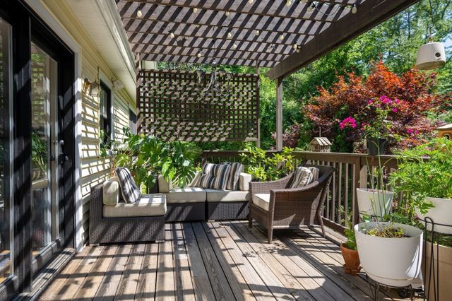 7 Pond St, Hopkinton, MA 01748