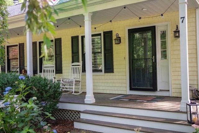 7 Pond St, Hopkinton, MA 01748