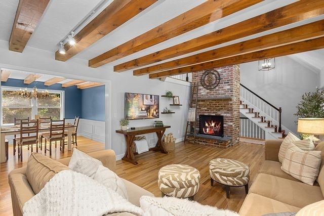 7 Pond St, Hopkinton, MA 01748