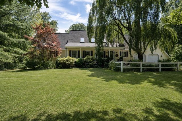 7 Pond St, Hopkinton, MA 01748