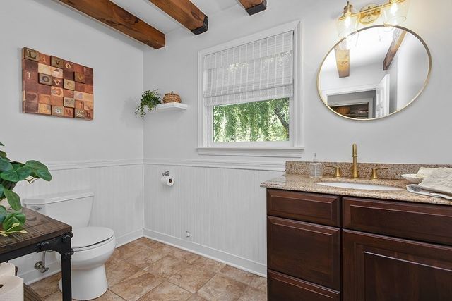 7 Pond St, Hopkinton, MA 01748