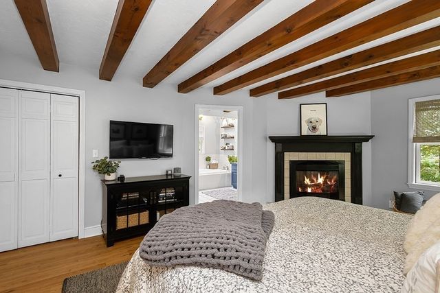 7 Pond St, Hopkinton, MA 01748