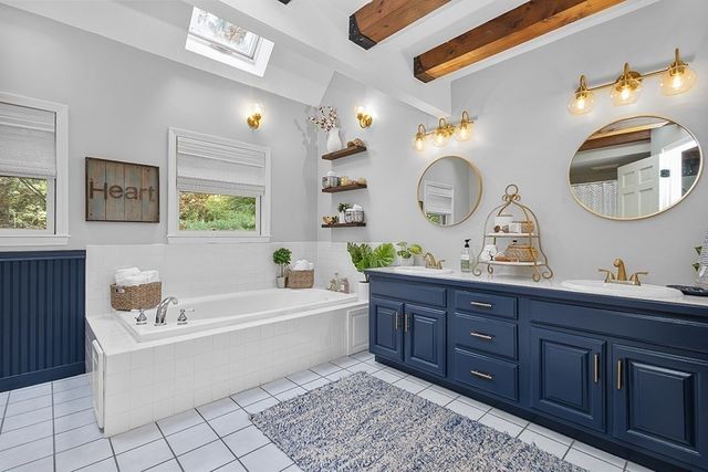7 Pond St, Hopkinton, MA 01748