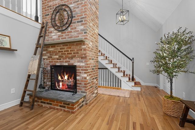 7 Pond St, Hopkinton, MA 01748